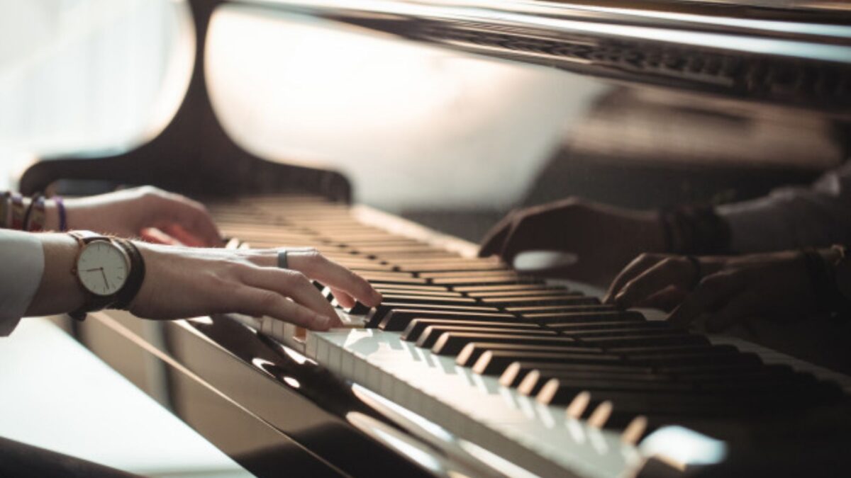 Piano Stores in Los Angeles | Know 5 Useful Practice Tips from Experts